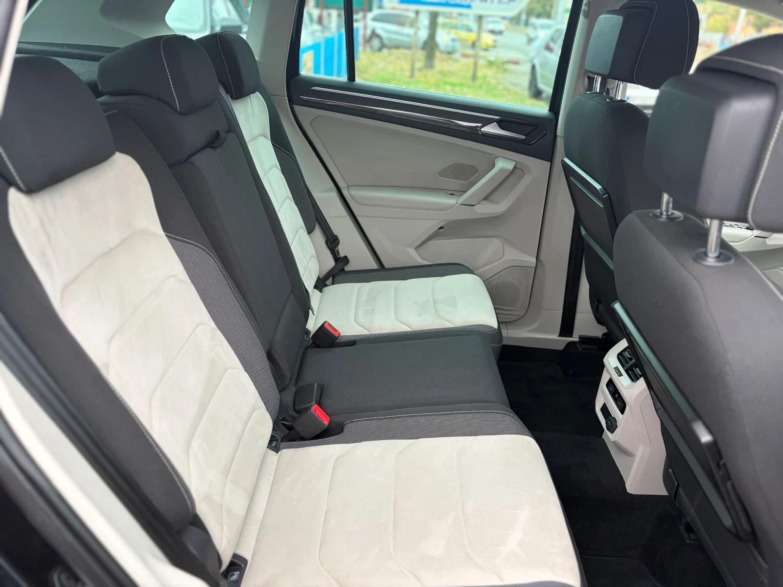 VW Tiguan 2.0 TDI 4motion, снимка 15 - Автомобили и джипове - 56705170