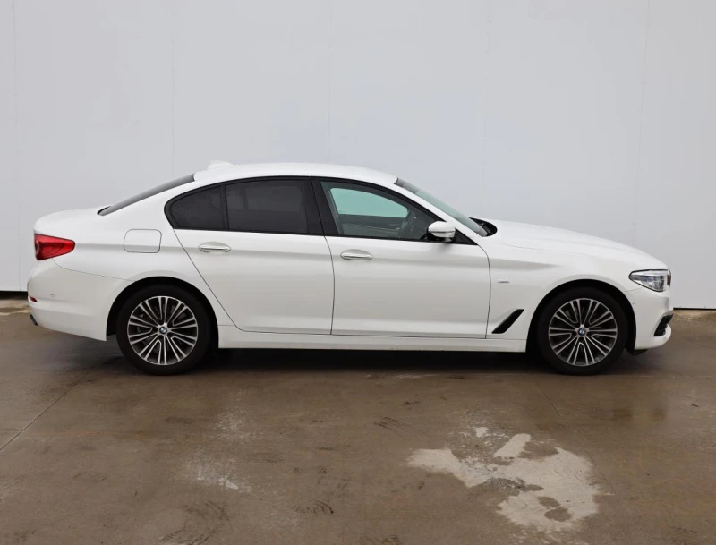 BMW 540 i xDrive Sport Line, снимка 6 - Автомобили и джипове - 47913233