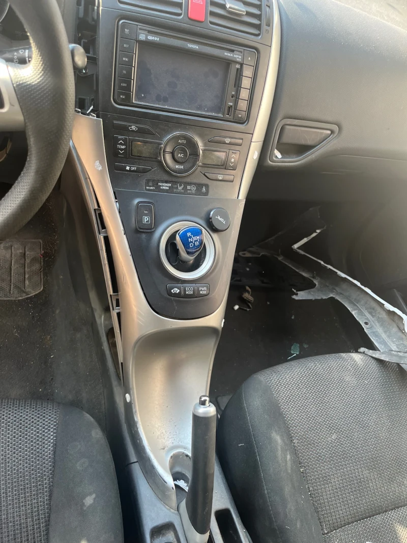 Toyota Auris, снимка 6 - Автомобили и джипове - 52966178