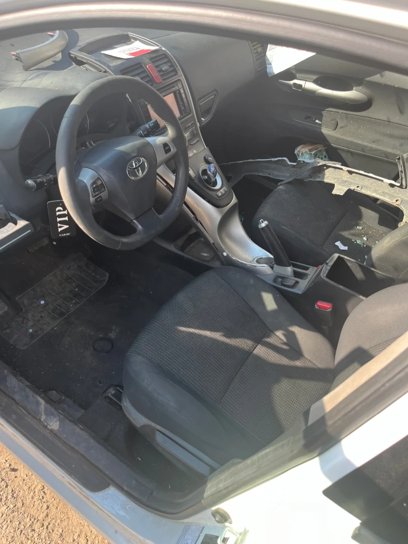 Toyota Auris, снимка 5 - Автомобили и джипове - 52966178