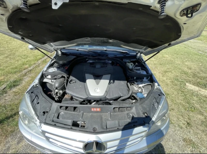 Mercedes-Benz C 320 Avantgarde, снимка 10 - Автомобили и джипове - 51639924