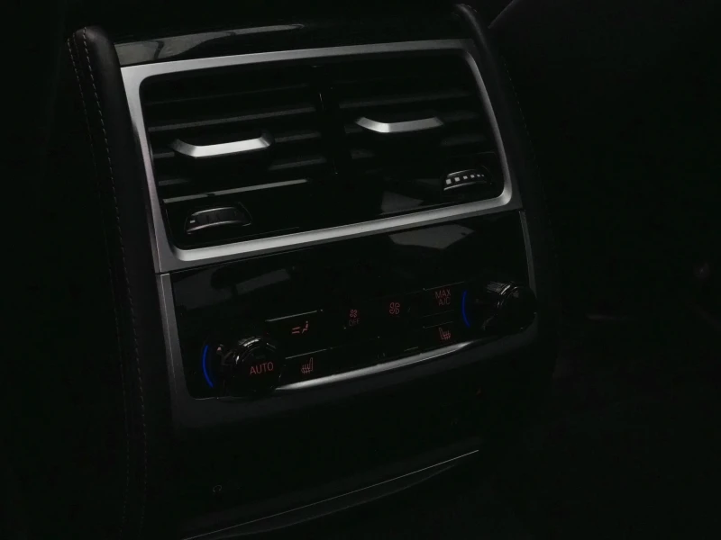 BMW 750 M-Sport xDrive, снимка 14 - Автомобили и джипове - 52732249