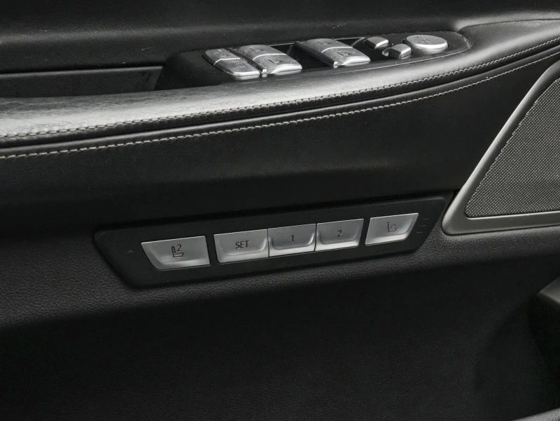 BMW 750 M-Sport xDrive, снимка 8 - Автомобили и джипове - 52732249