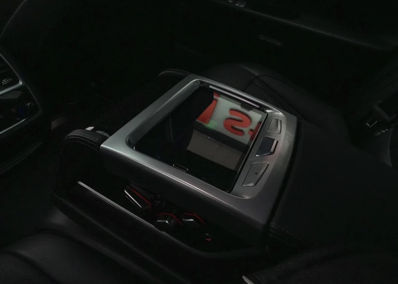 BMW 750 M-Sport xDrive, снимка 13 - Автомобили и джипове - 52732249