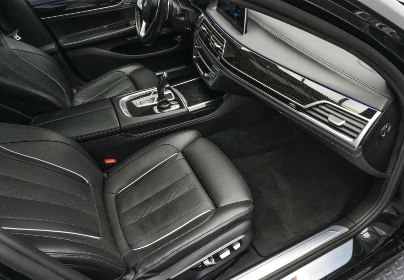 BMW 750 M-Sport xDrive, снимка 10 - Автомобили и джипове - 52732249