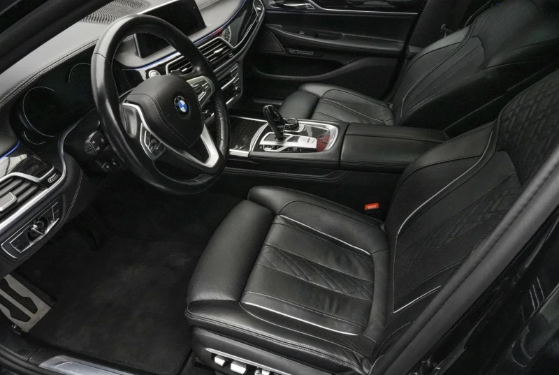 BMW 750 M-Sport xDrive, снимка 5 - Автомобили и джипове - 52732249