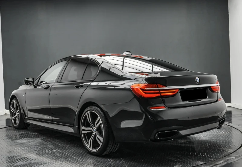 BMW 750 M-Sport xDrive, снимка 3 - Автомобили и джипове - 52732249