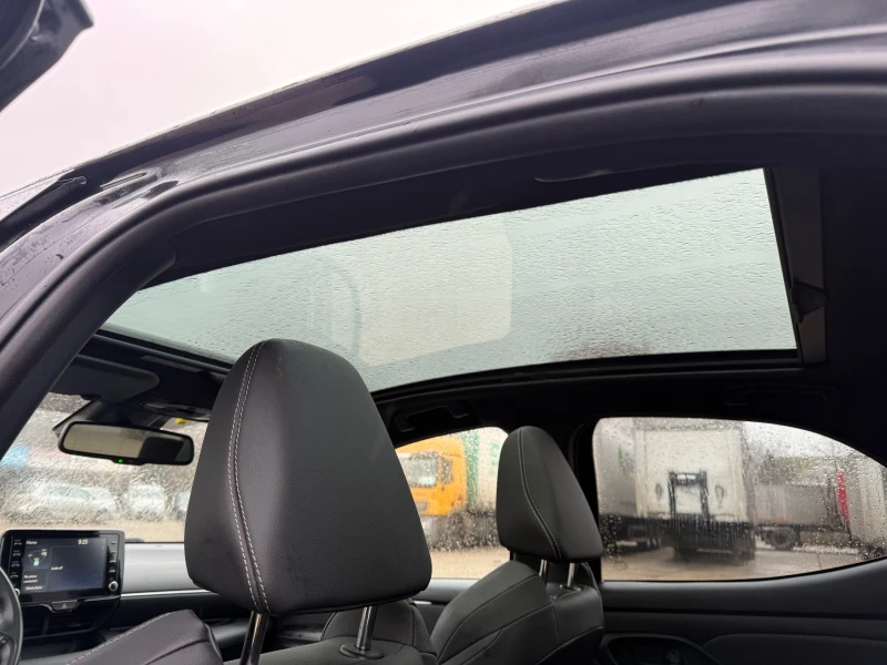 Toyota Yaris 1.5 Hybrid e-CVT Lounge, снимка 14 - Автомобили и джипове - 52891711