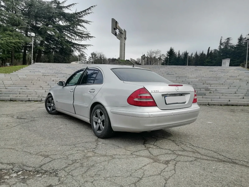Mercedes-Benz E 320 E320i, снимка 3 - Автомобили и джипове - 53521578