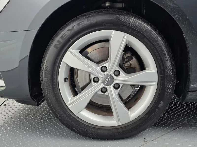 Audi A4 2.0 TDI, снимка 5 - Автомобили и джипове - 54145233