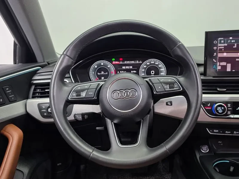 Audi A4 2.0 TDI, снимка 13 - Автомобили и джипове - 54145233