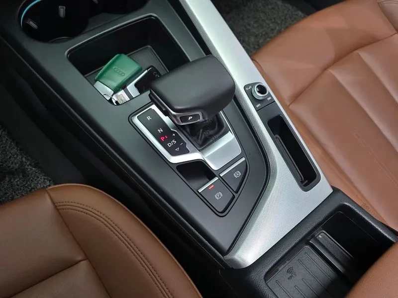 Audi A4 2.0 TDI, снимка 9 - Автомобили и джипове - 54145233