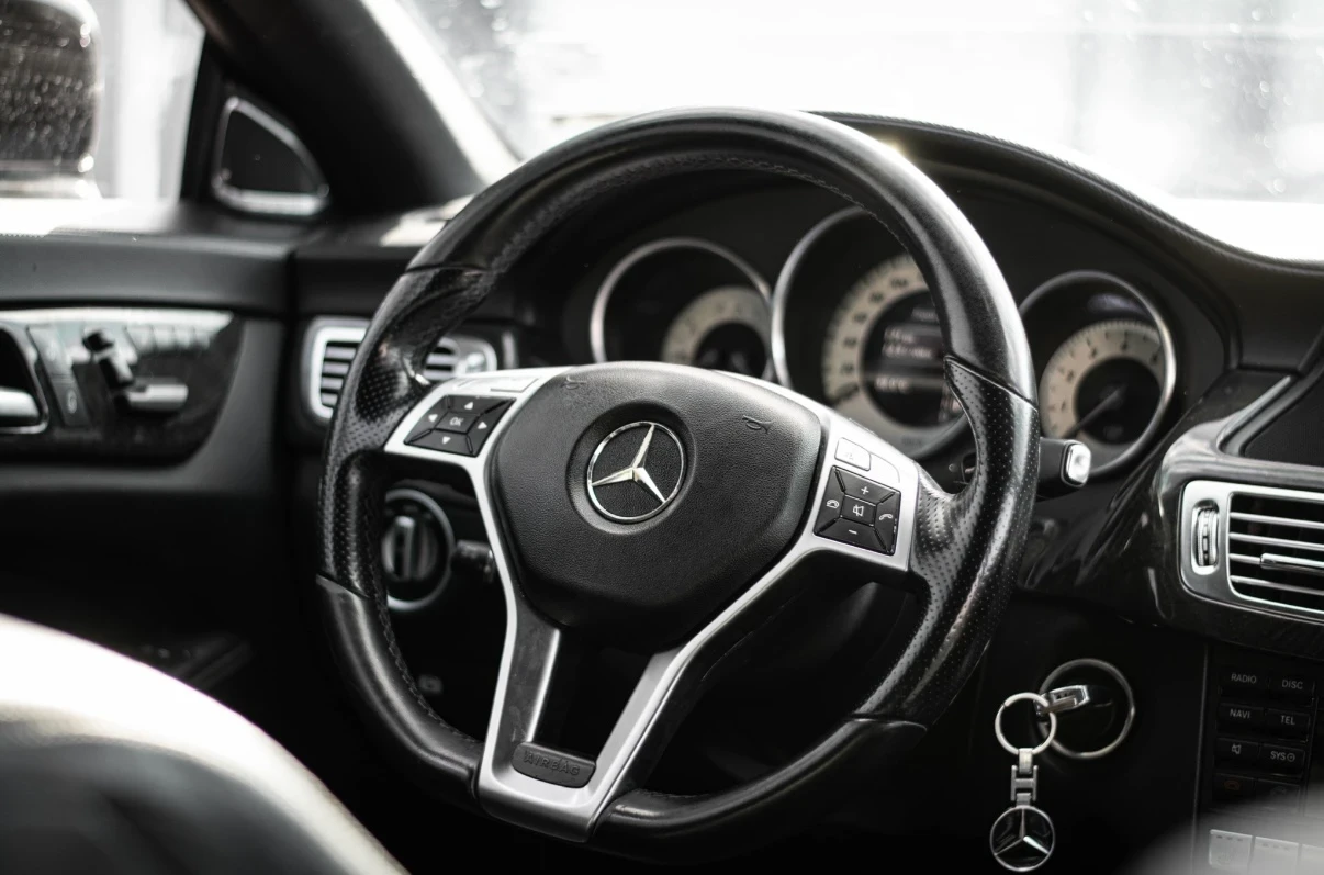 Mercedes-Benz CLS 500  - изображение 8