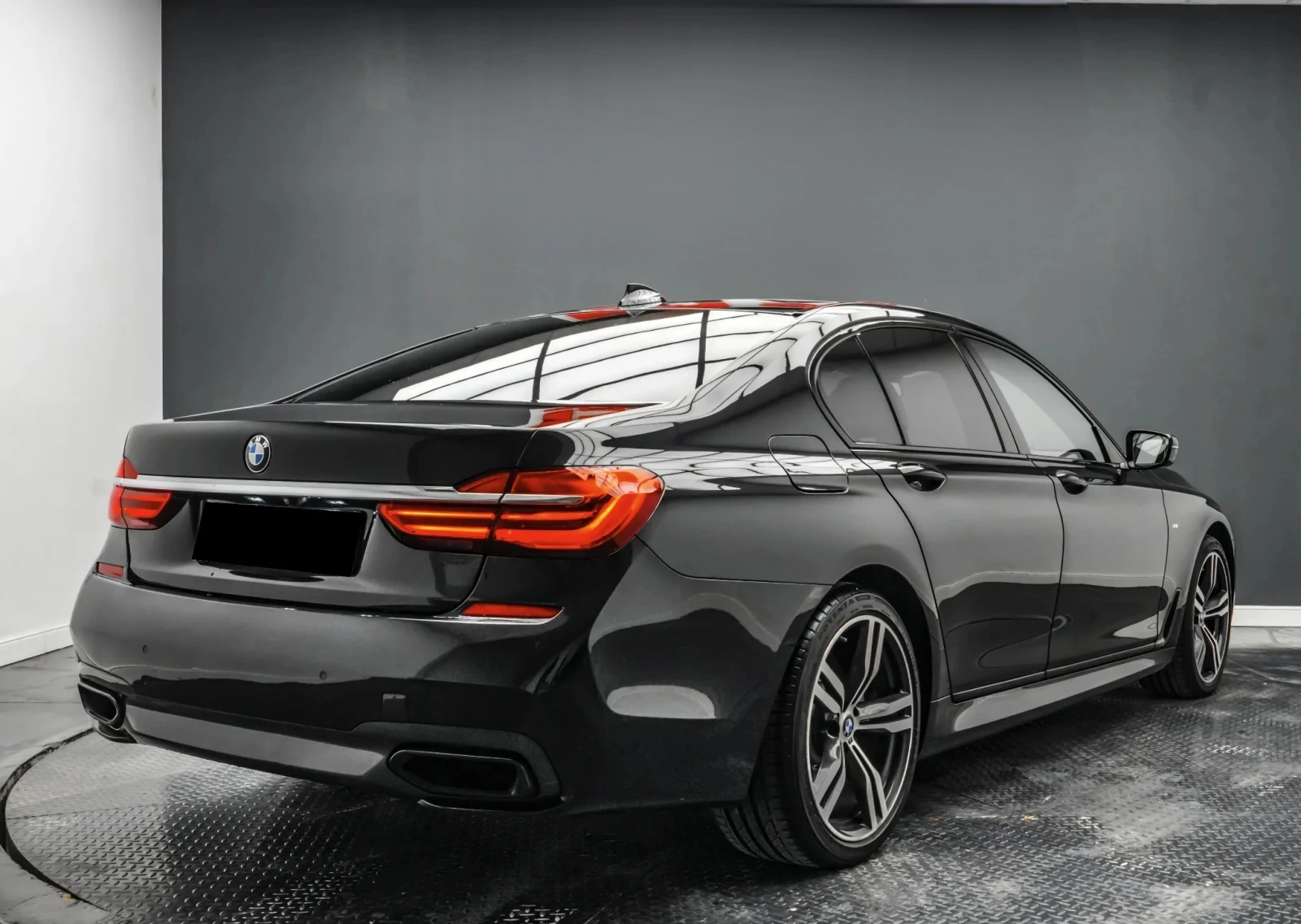 BMW 750 M-Sport xDrive - изображение 4