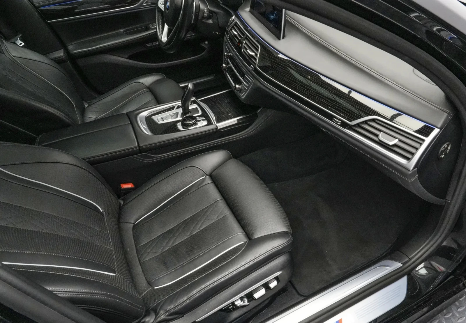 BMW 750 M-Sport xDrive - изображение 10