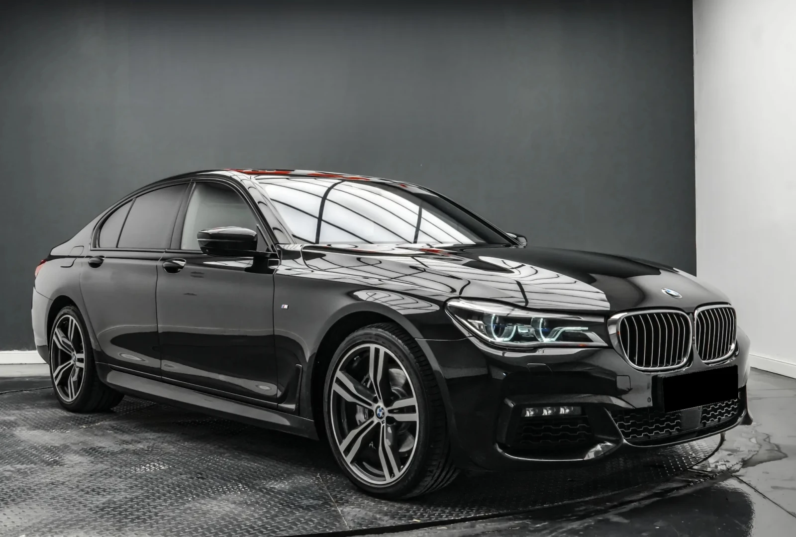 BMW 750 M-Sport xDrive - изображение 2