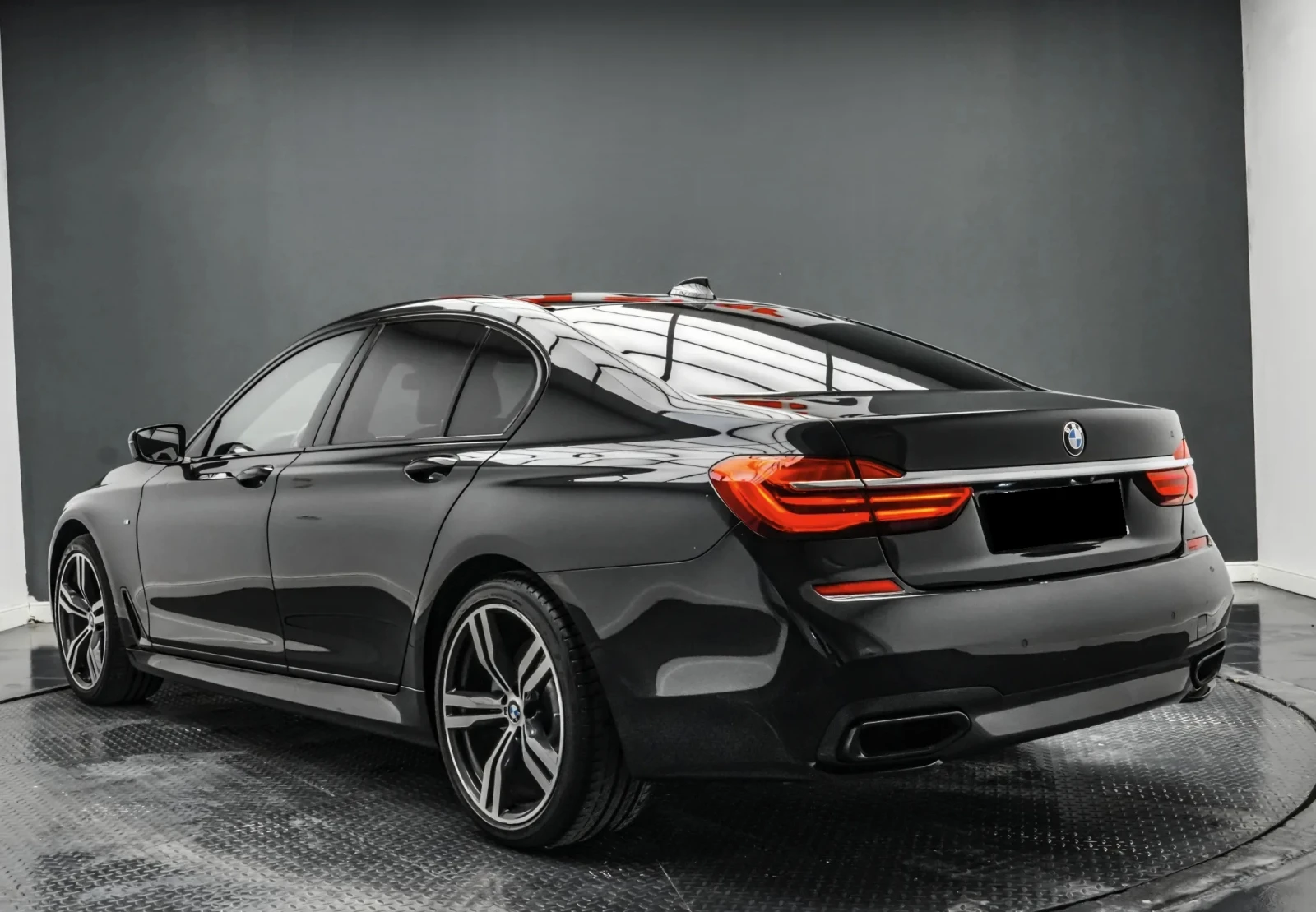 BMW 750 M-Sport xDrive - изображение 3