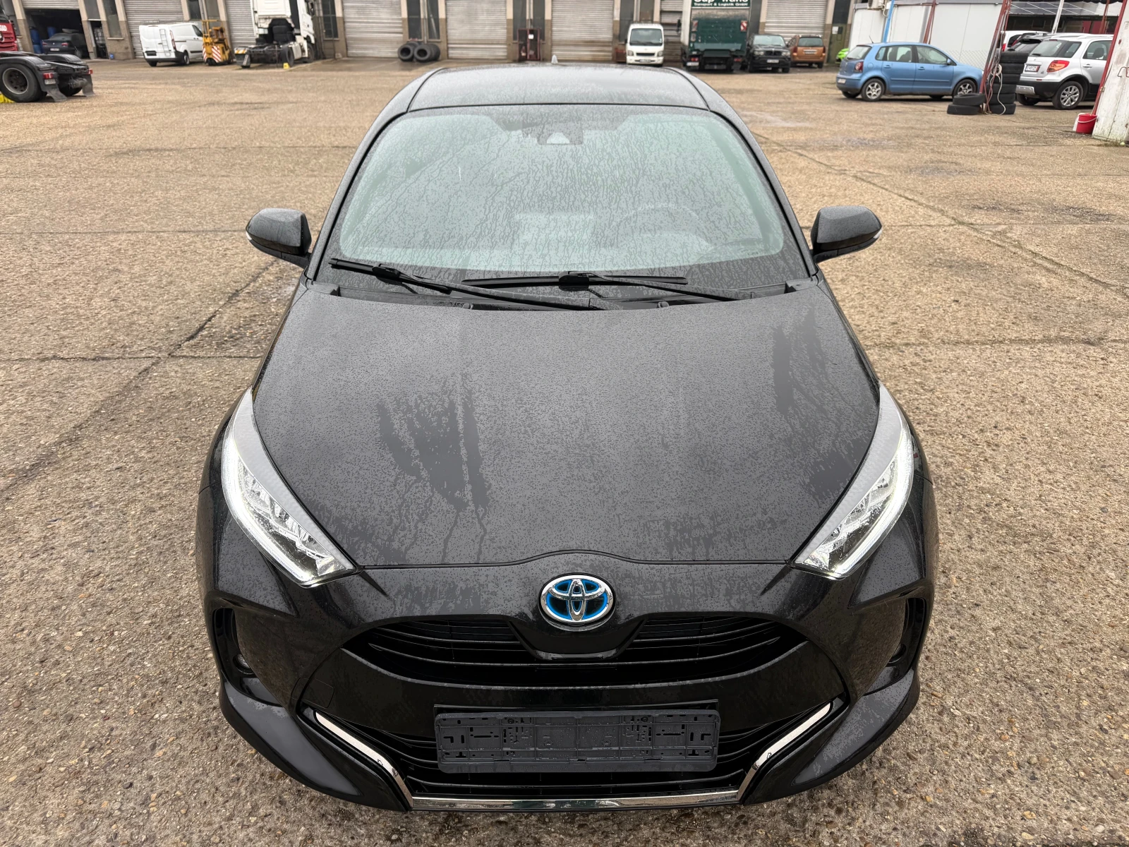 Toyota Yaris 1.5 Hybrid e-CVT Lounge - изображение 3