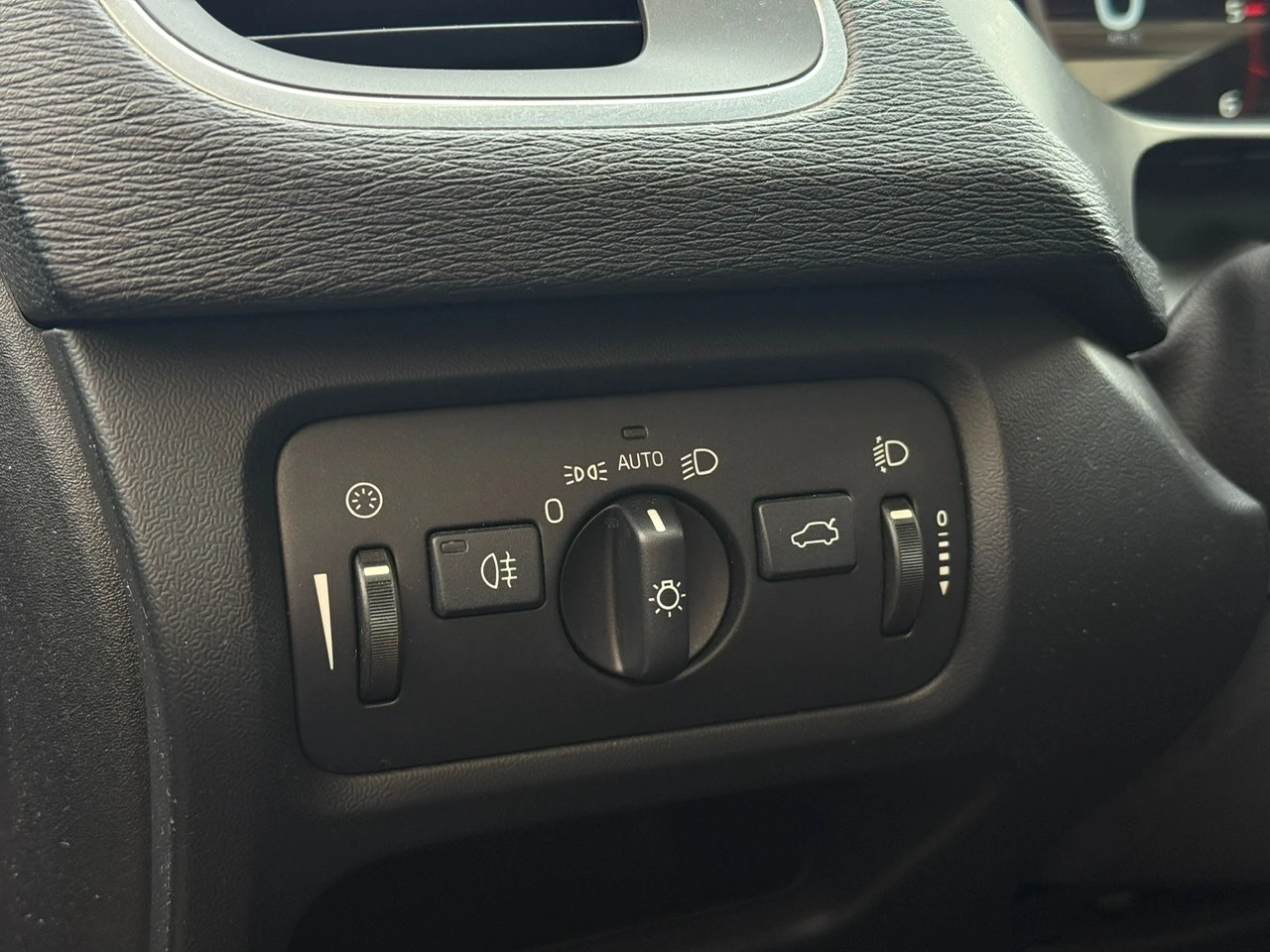 Volvo V40  - изображение 6