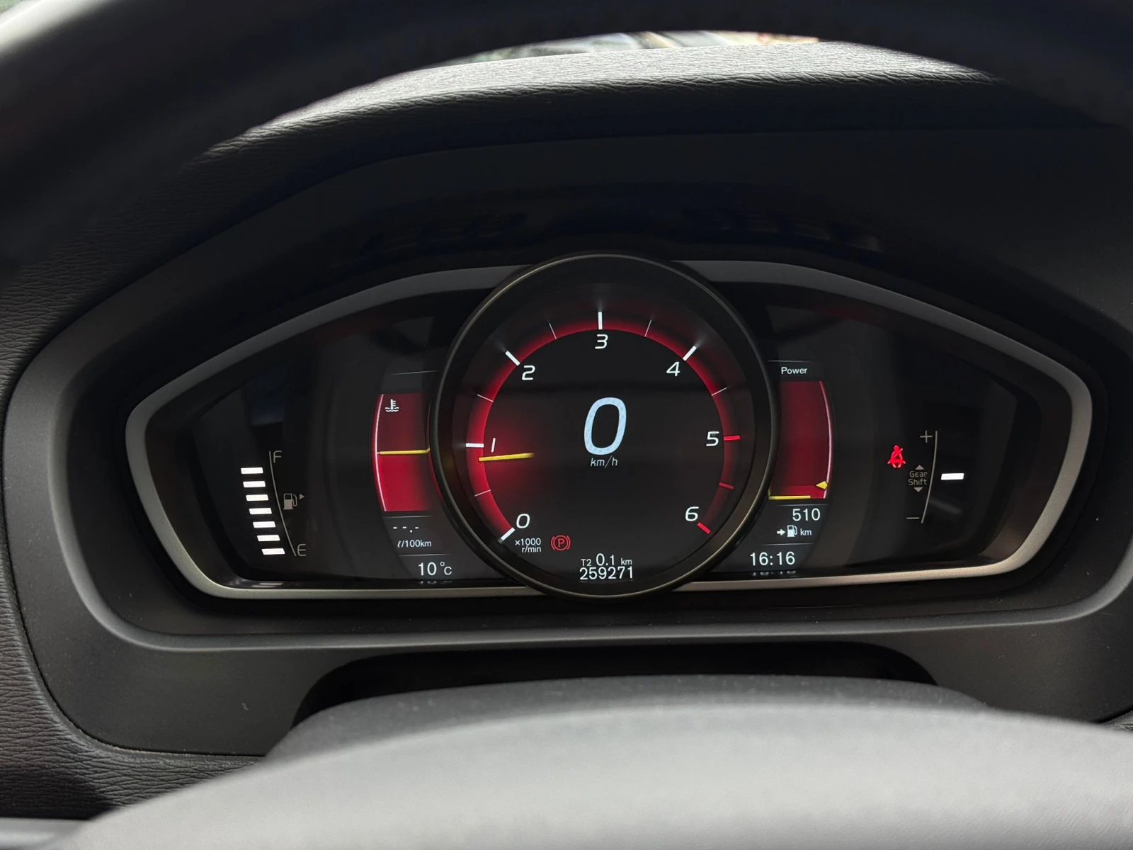 Volvo V40  - изображение 10