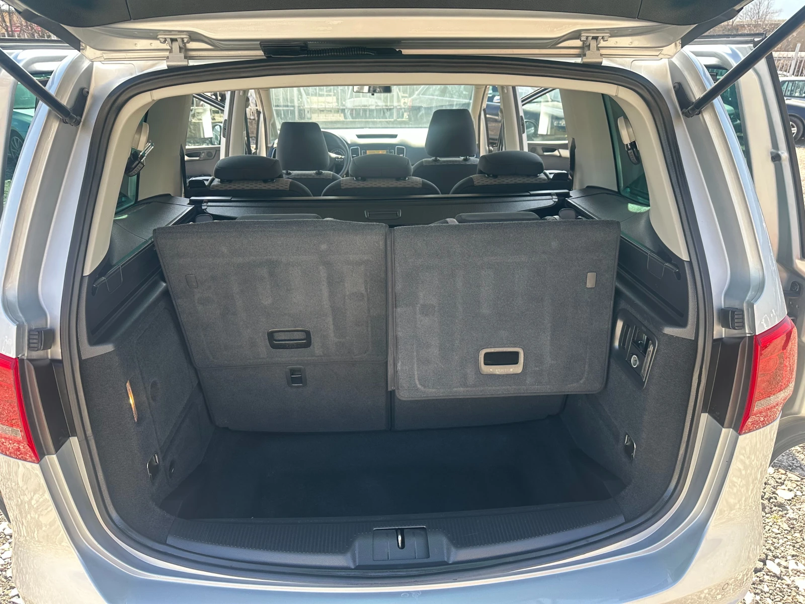 VW Sharan 2.0TDI 140kc 7MESTA  AUTOMAT, снимка 16 - Автомобили и джипове - 53837897