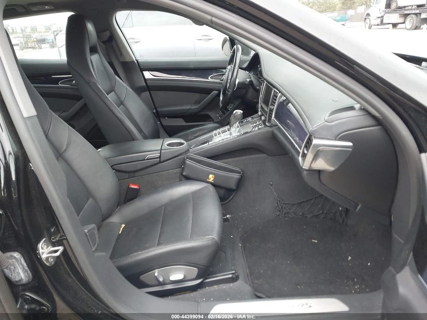 Porsche Panamera 4S С РЕГИСТРАЦИЯ & АВТО КРЕДИТ, снимка 12 - Автомобили и джипове - 53879207