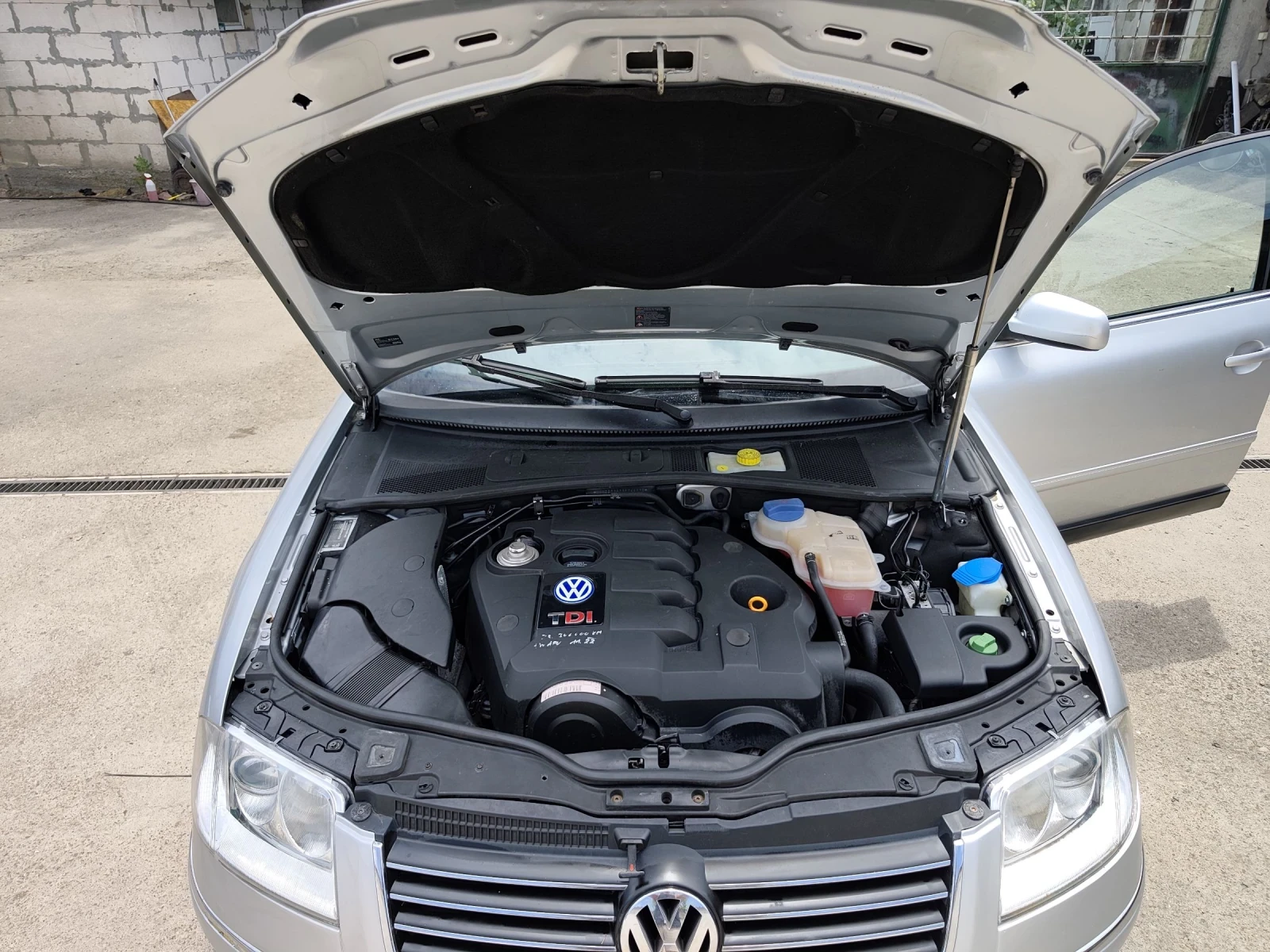 VW Passat 1.9 TDI 130к.с., снимка 14 - Автомобили и джипове - 55148523