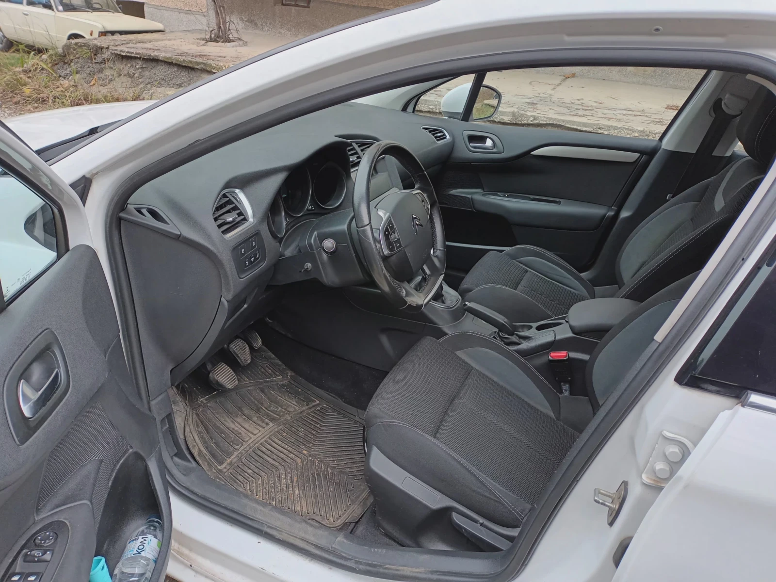 Citroen C4 1.2i, 131к.с, снимка 6 - Автомобили и джипове - 55300840