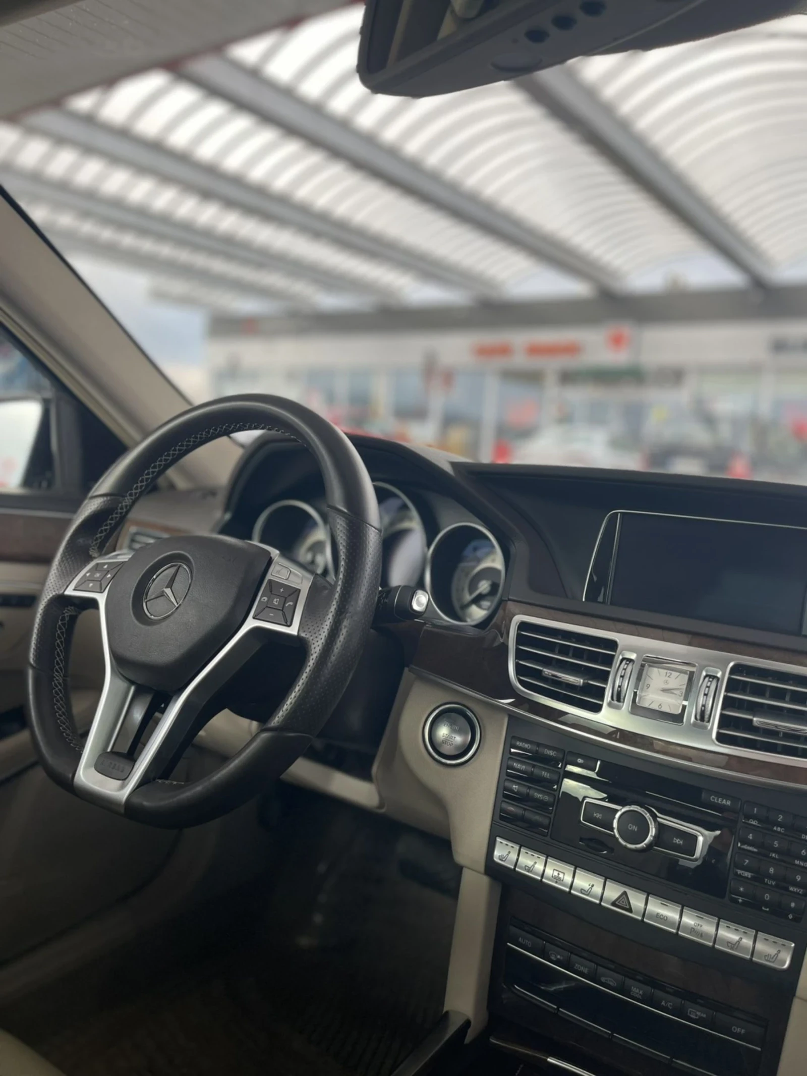Mercedes-Benz E 500 Обслужена!!! Реани км!!! Уникат!!!, снимка 14 - Автомобили и джипове - 55415530