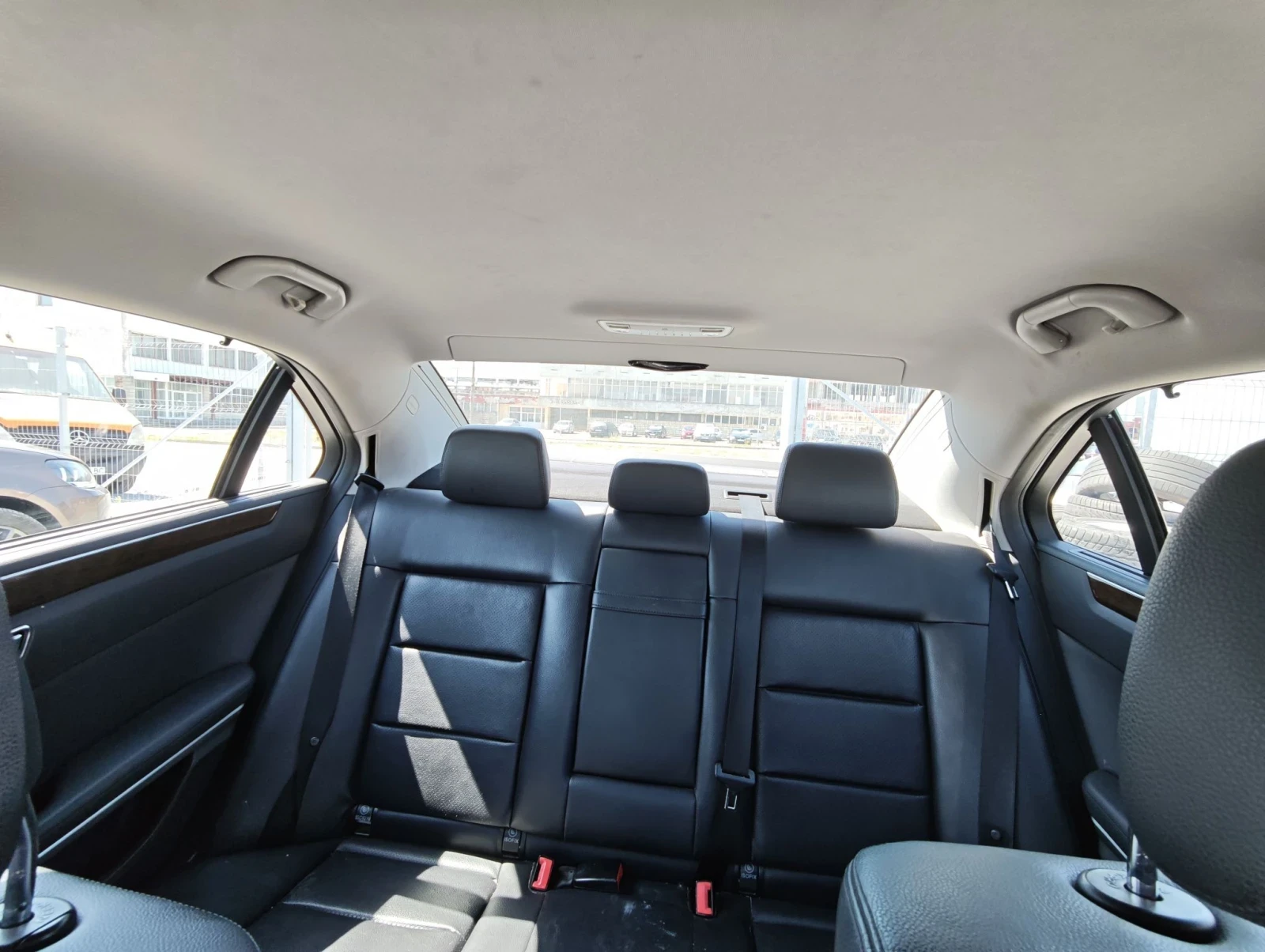 Mercedes-Benz E 220, снимка 11 - Автомобили и джипове - 55640352