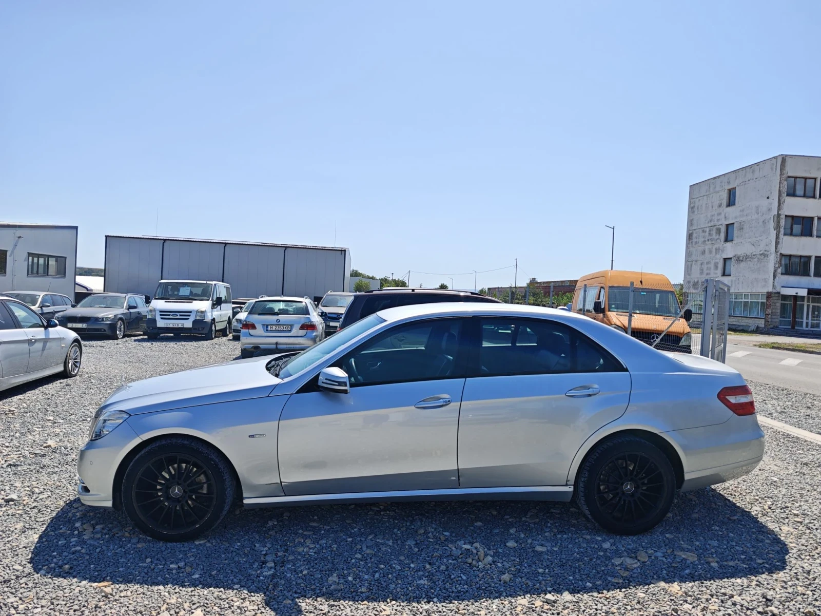Mercedes-Benz E 220, снимка 8 - Автомобили и джипове - 55640352