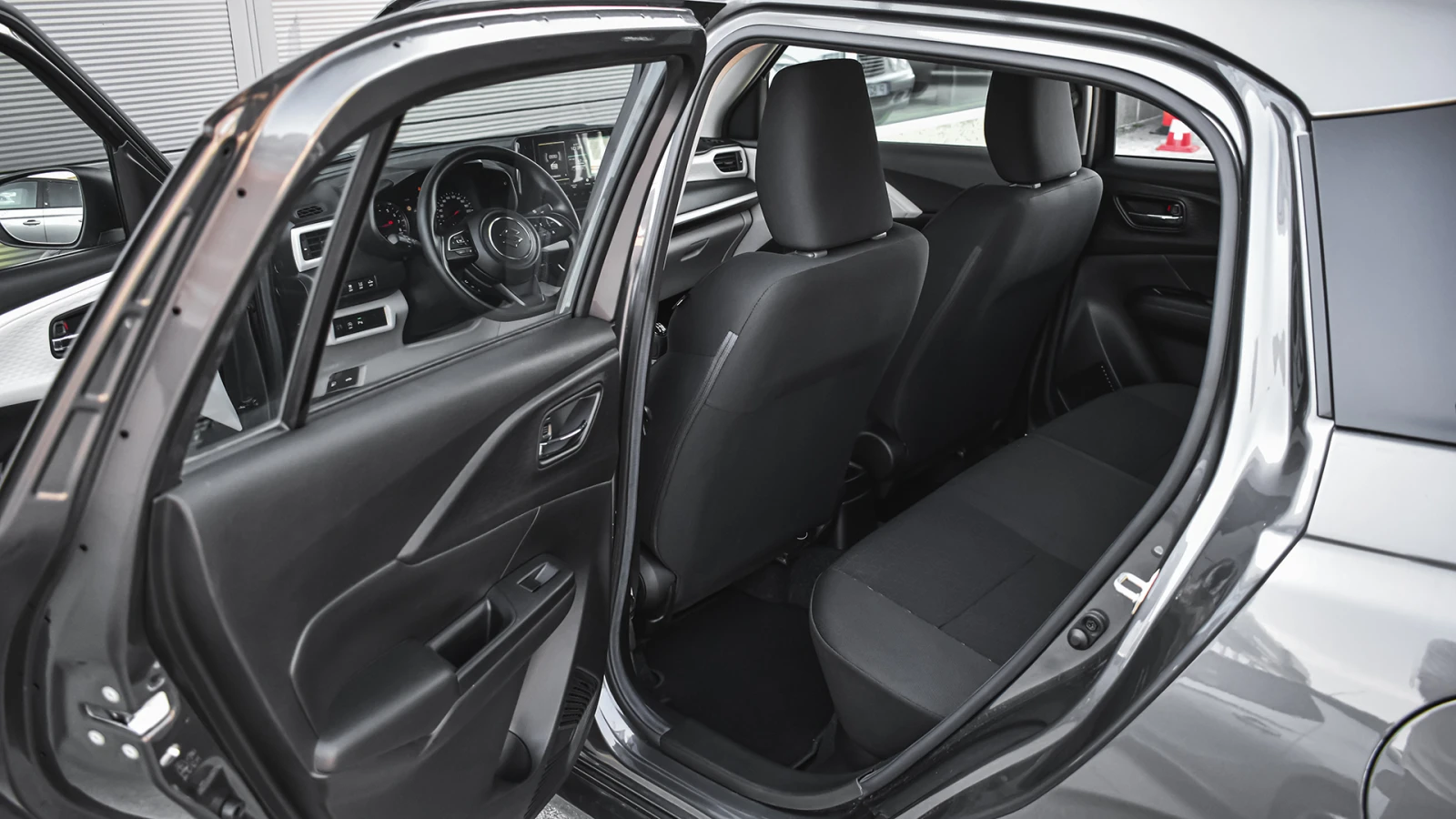 Suzuki Swift GL+ 1.2 Dualjet Hybrid 12V, снимка 9 - Автомобили и джипове - 55824028