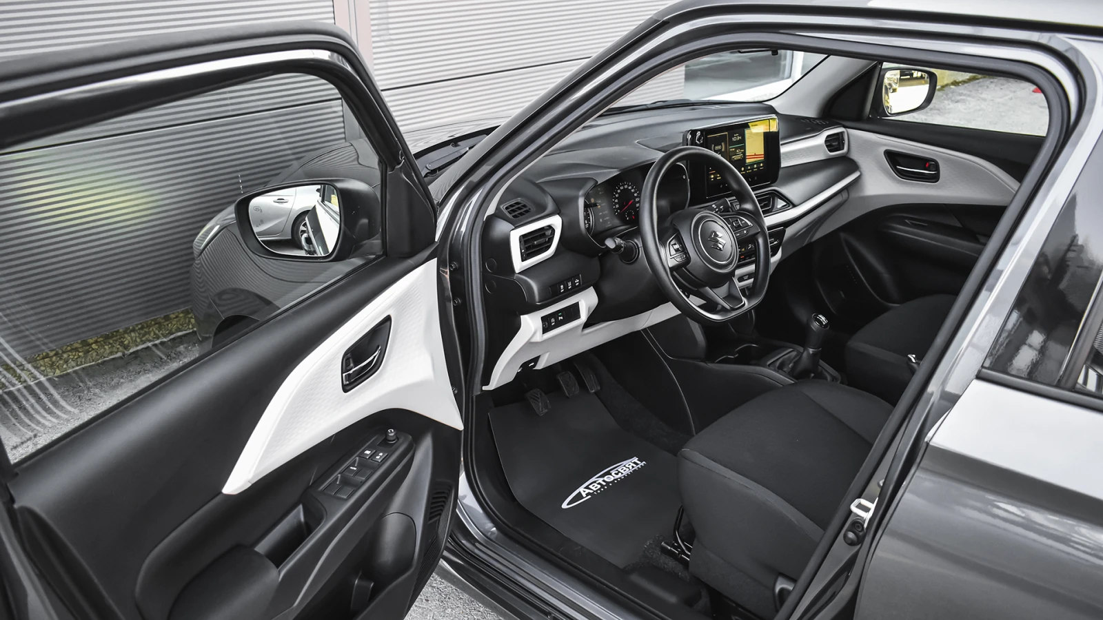 Suzuki Swift GL+ 1.2 Dualjet Hybrid 12V, снимка 8 - Автомобили и джипове - 55824028