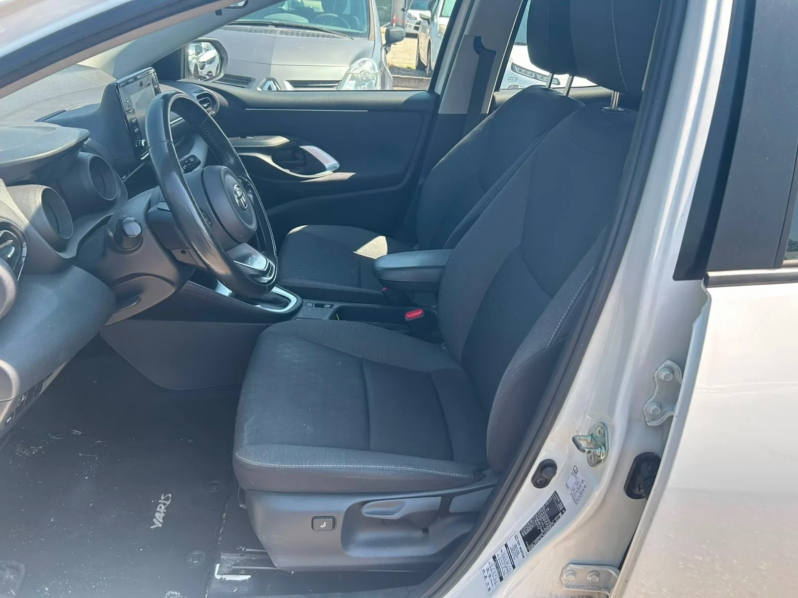 Toyota Yaris 1.5HYBRID/КАМЕРА/169Х.КМ, снимка 9 - Автомобили и джипове - 55974270