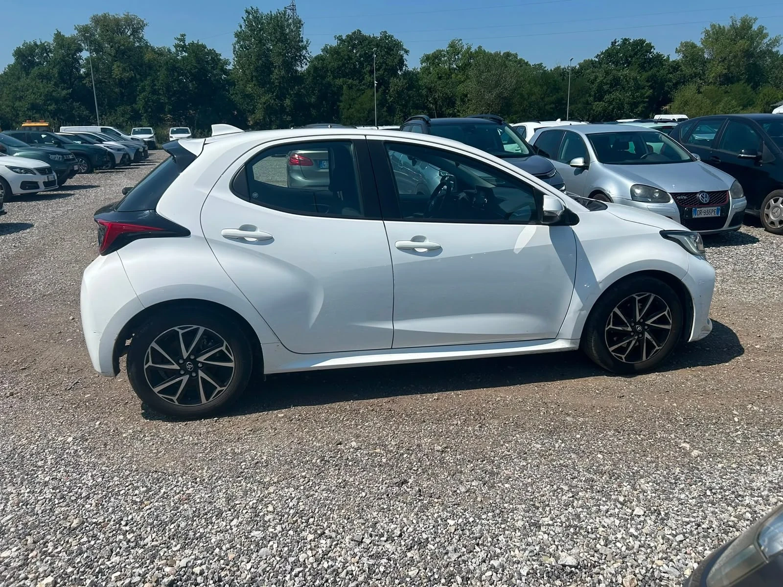Toyota Yaris 1.5HYBRID/КАМЕРА/169Х.КМ, снимка 13 - Автомобили и джипове - 55974270