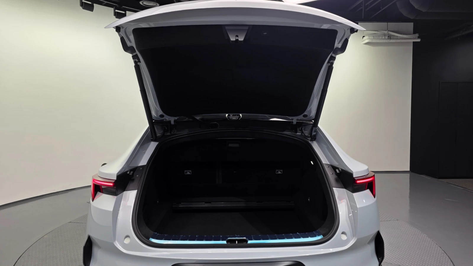 Polestar Polestar Electric Polestar 4 Long Range Single Motor, снимка 15 - Автомобили и джипове - 56080957