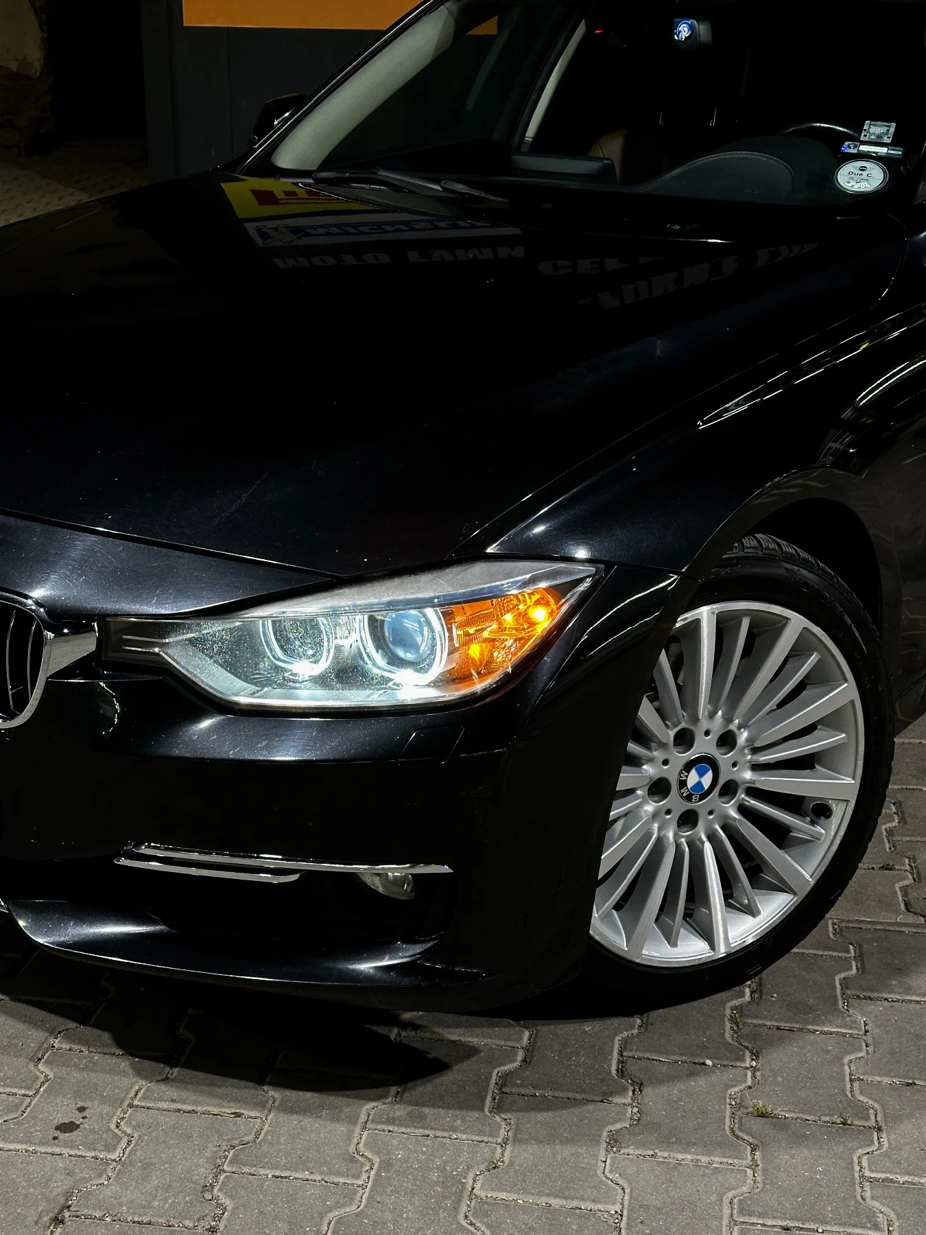 BMW 330 Luxury, Напълно Обслужен, снимка 2 - Автомобили и джипове - 56201475