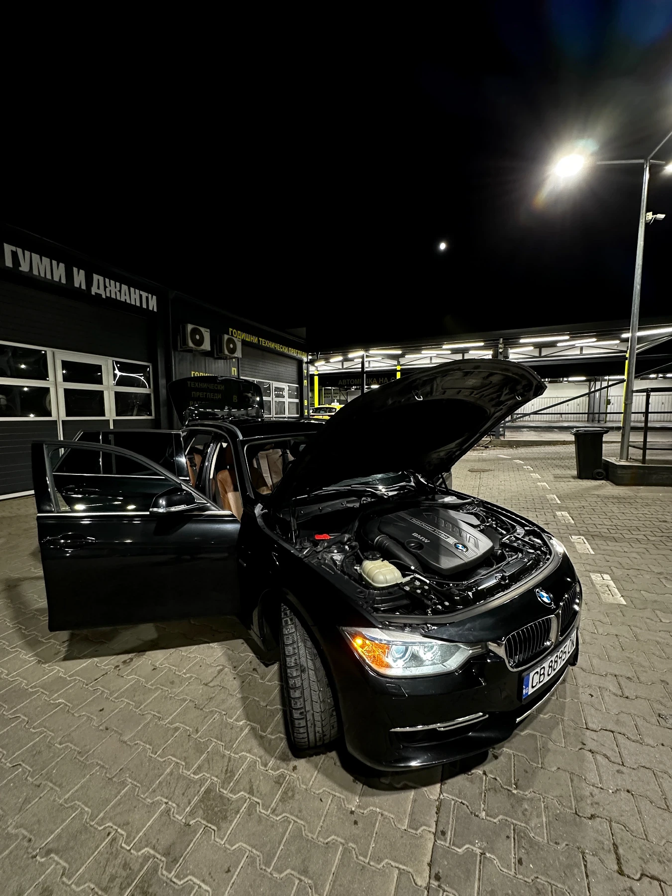BMW 330 Luxury, Напълно Обслужен, снимка 4 - Автомобили и джипове - 56201475