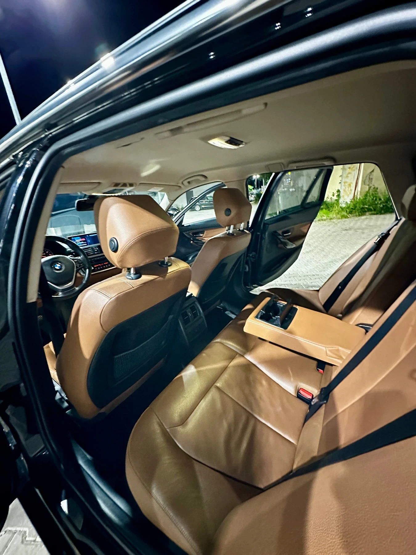 BMW 330 Luxury, Напълно Обслужен, снимка 14 - Автомобили и джипове - 56201475