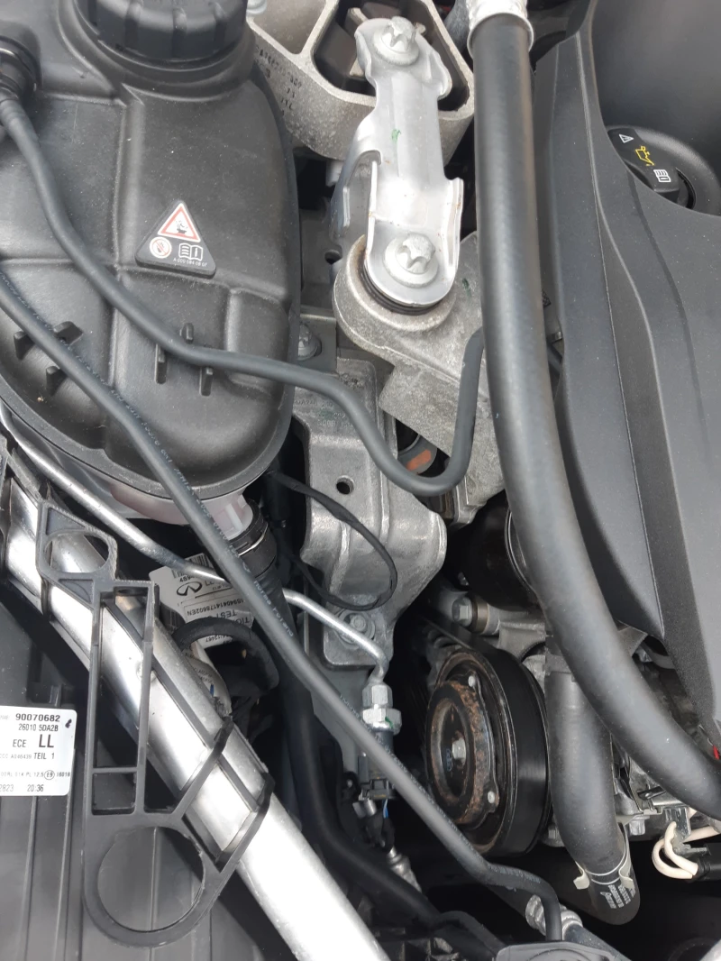 Infiniti Q30 S AWD, снимка 4 - Автомобили и джипове - 52597797