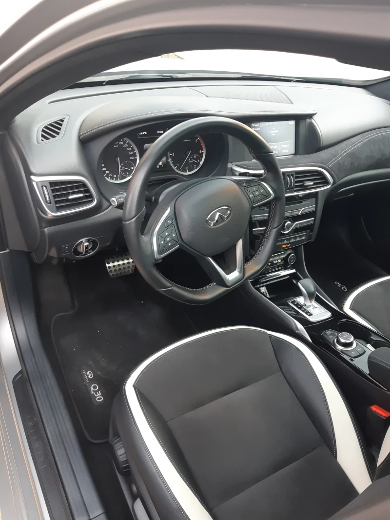 Infiniti Q30 S AWD, снимка 6 - Автомобили и джипове - 52597797