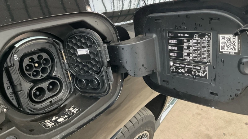 Mercedes-Benz EQC AMG 4MATIC Keyless Distronic Burmester Head-Up Led, снимка 14 - Автомобили и джипове - 52377014