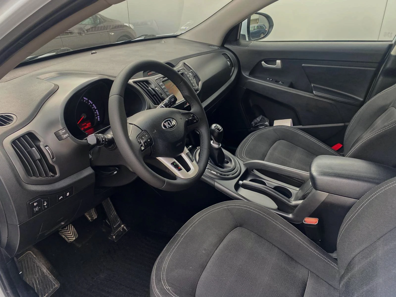 Kia Sportage 1.7 CRDI, снимка 2 - Автомобили и джипове - 54824284