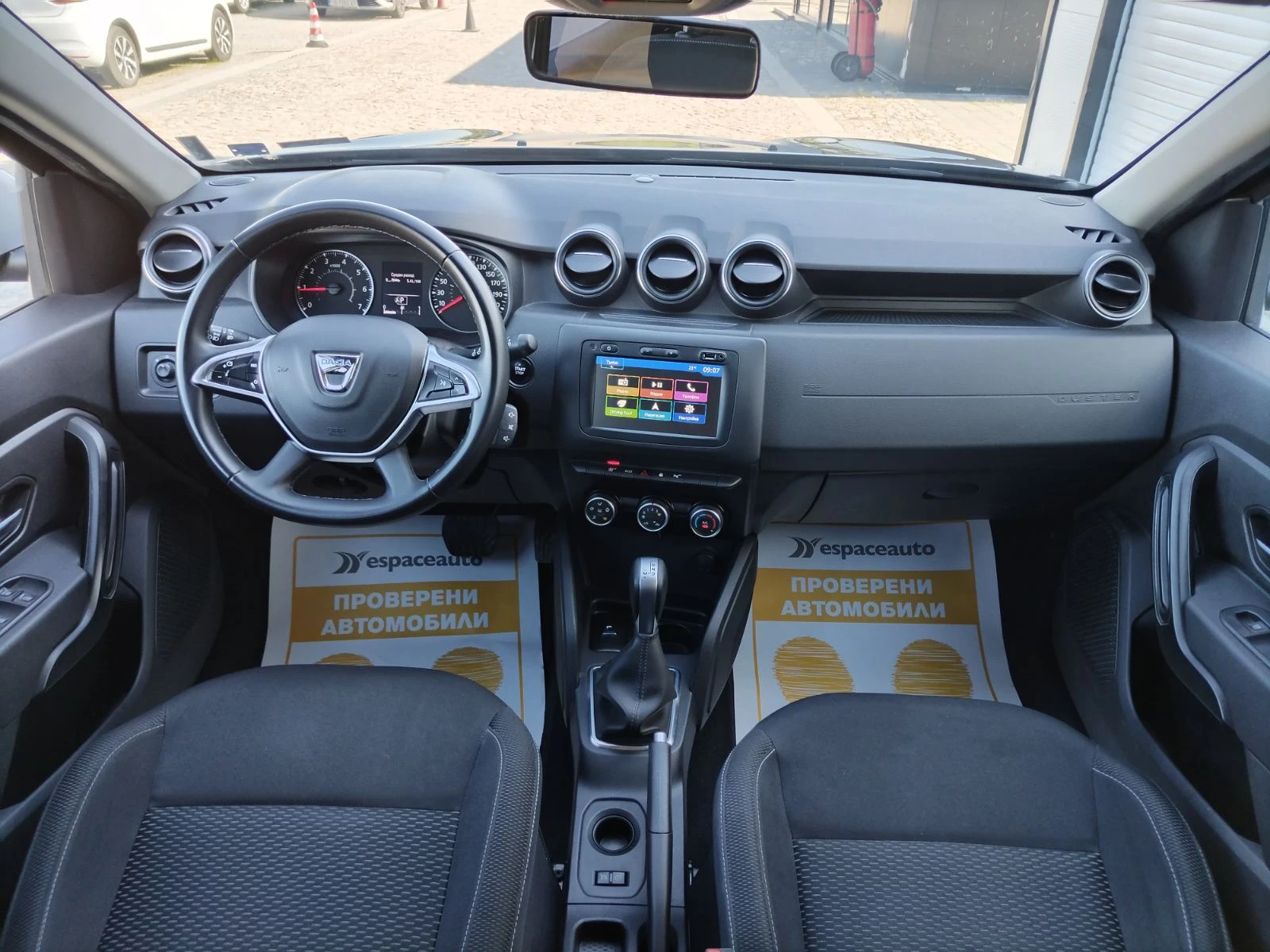 Dacia Duster 1.5dCi/110к.с./КАПАРИРАН, снимка 9 - Автомобили и джипове - 54909152