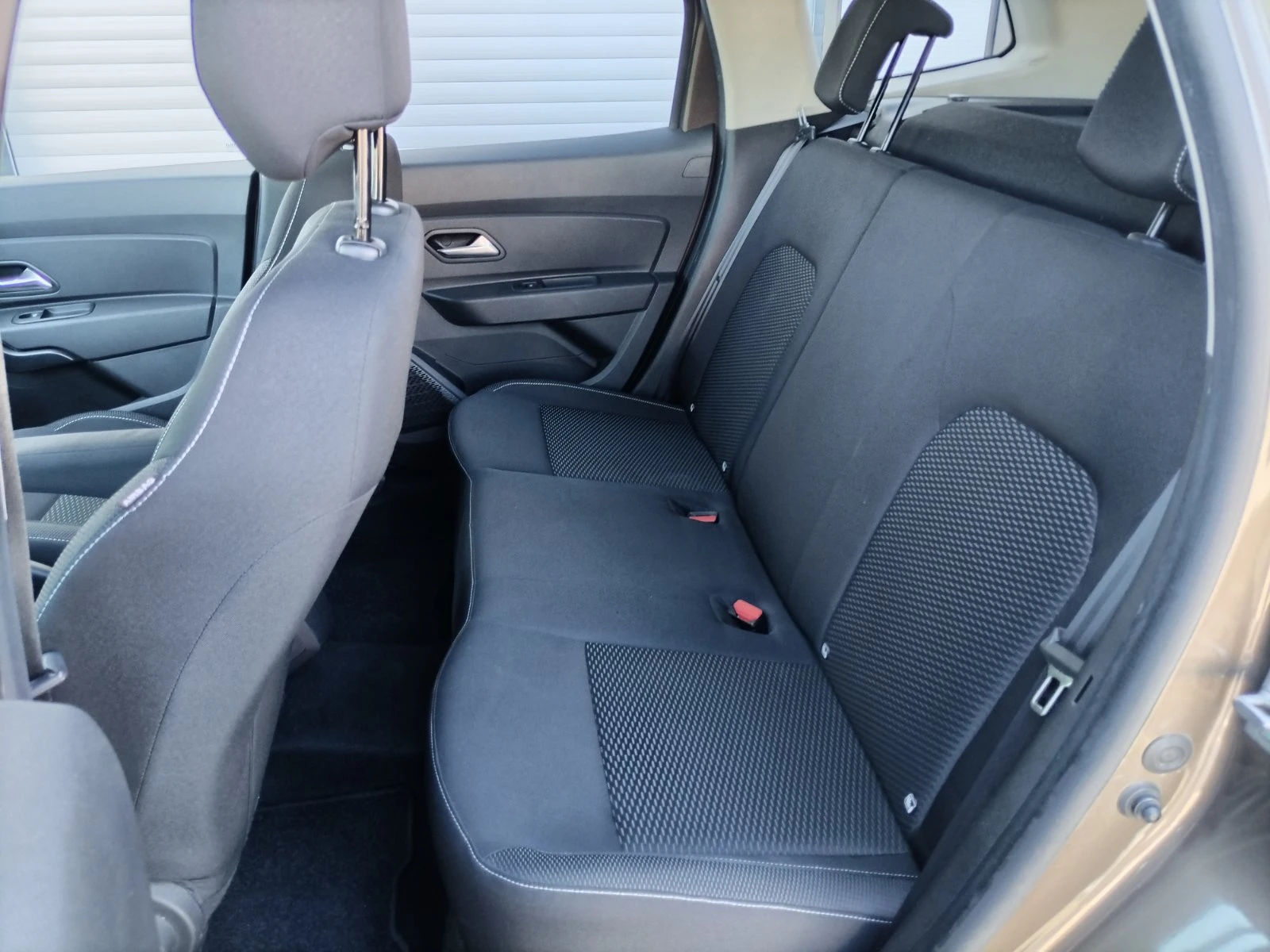 Dacia Duster 1.5dCi/110к.с./КАПАРИРАН, снимка 16 - Автомобили и джипове - 54909152