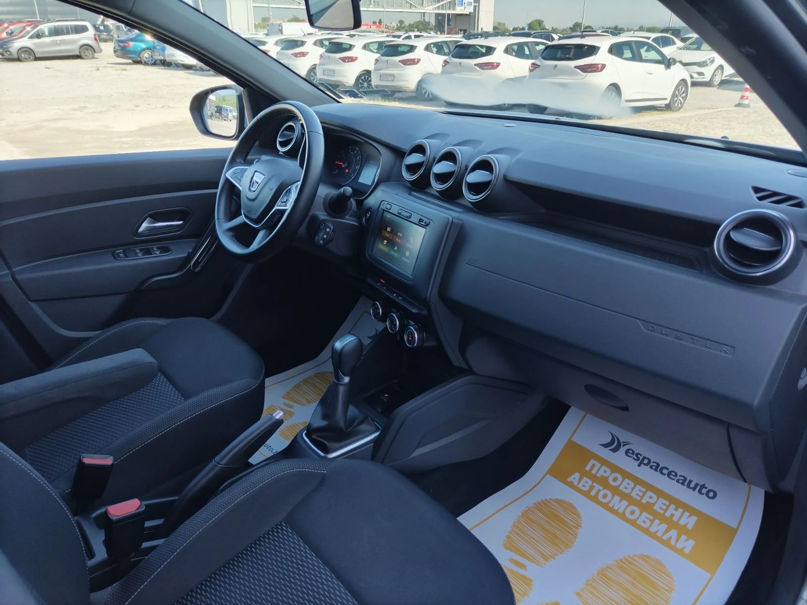 Dacia Duster 1.5dCi/110к.с./КАПАРИРАН, снимка 14 - Автомобили и джипове - 54909152