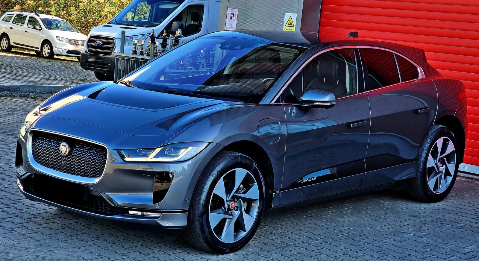 Jaguar I-Pace EV400 R-Dynamic HSE, снимка 3 - Автомобили и джипове - 56624970