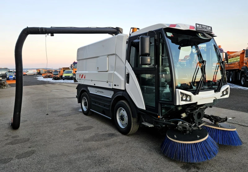 Johnston Compact 2-Броя-Мотометачки, снимка 10 - Камиони - 53515359