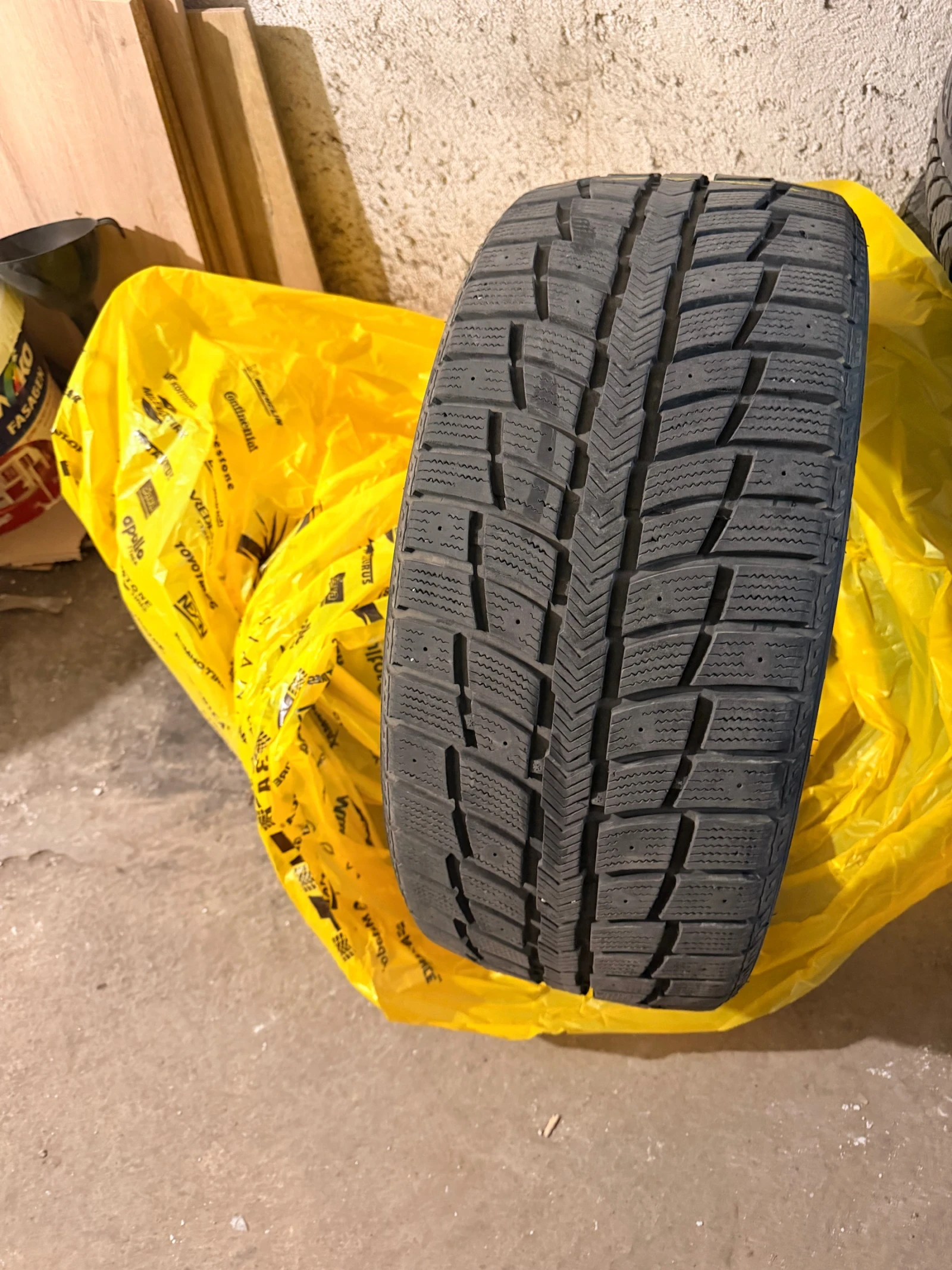 Гуми Зимни 245/40R18