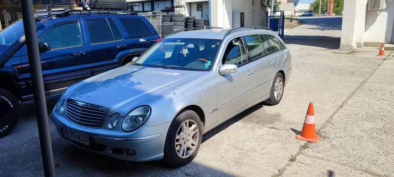 Mercedes-Benz E 320 4Matic , снимка 3 - Автомобили и джипове - 46660152